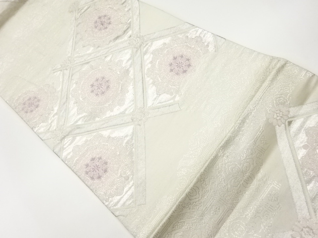 格天井に華文・蜀江文模様織出し袋帯